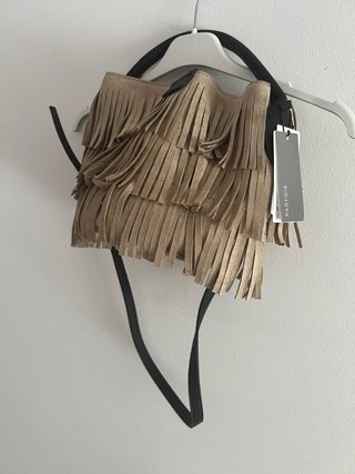Bolso Parfois flecos beige y negro