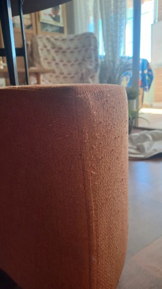 Mesa baja FAMA madera y tela naranja