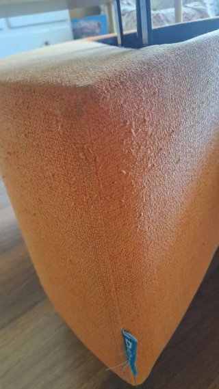 Mesa baja FAMA madera y tela naranja