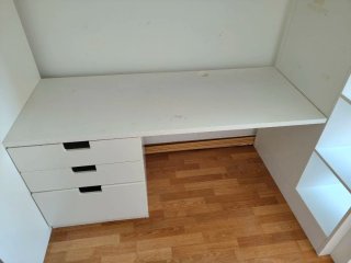 Cama alta IKEA Smastad con escritorio