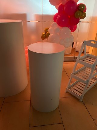 Tavoli Cilindrici Bianchi per Decorazione