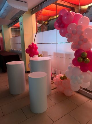 Tavoli Cilindrici Bianchi per Decorazione