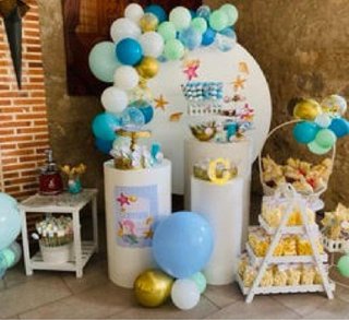 Tavoli Cilindrici Bianchi per Decorazione