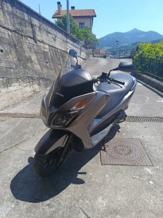 Honda Forza NSS 300 Maxi Scooter