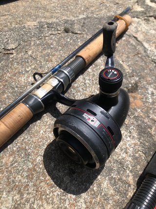Conjunto pesca: cañas, carretes y funda