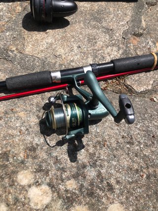 Conjunto pesca: cañas, carretes y funda