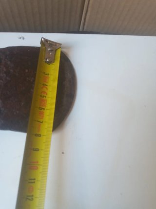 Hacha antigua de madera