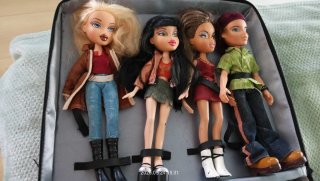 Maletín Bratz con 4 muñecas