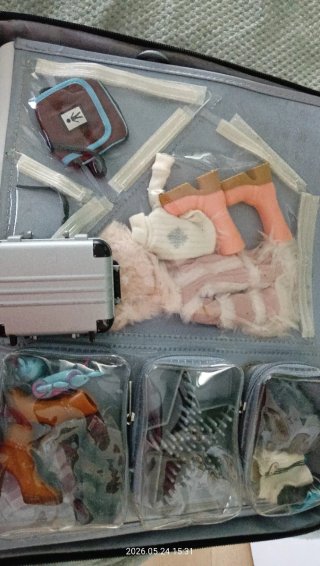 Maletín Bratz con 4 muñecas
