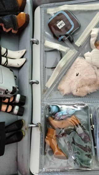 Maletín Bratz con 4 muñecas