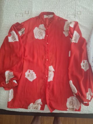 Camisa estampada flores roja