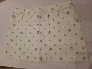 Falda blanca con lentejuelas