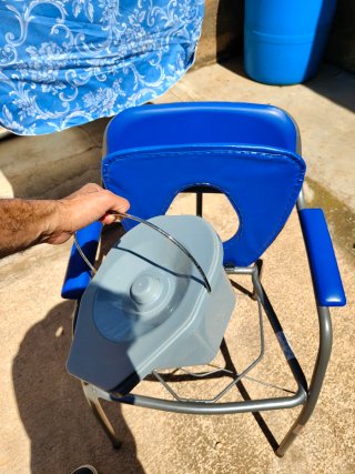 Silla WC azul y gris