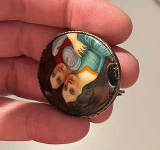 Broche Antiguo Porcelana Escena Victoriana S.XIX