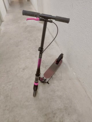 Patinete Oxelo Mid9 plegable.
