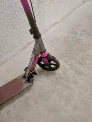 Patinete Oxelo Mid9 plegable.
