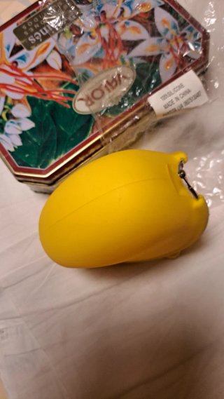 Monedero de silicona amarillo