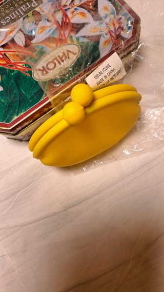 Monedero de silicona amarillo