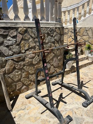 Rack de pesas y barra