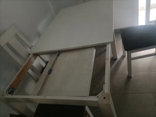 Mesa comedor extensible y 4 sillas