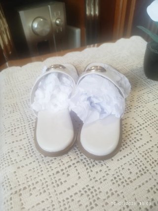 Sandalias Michael Kors Blancas y Doradas
