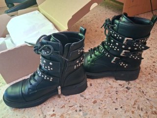 Botas Guess Negras Tachuelas Hebillas