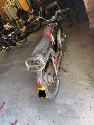 Mobylette Roja y  plata para restaurar o colección