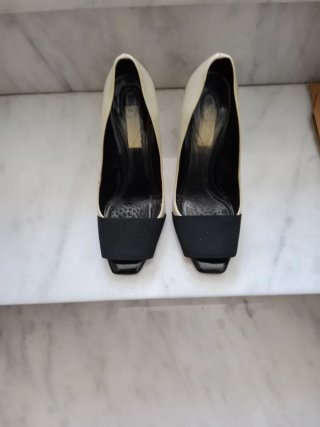 Zapatos tacón Zara Talla 37 crema/Negro