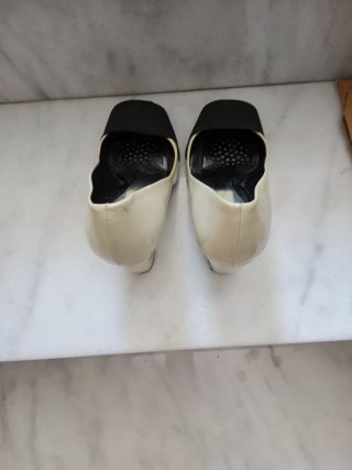 Zapatos tacón Zara Talla 37 crema/Negro