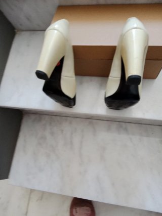 Zapatos tacón Zara Talla 37 crema/Negro