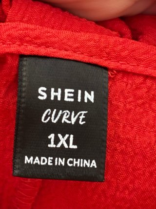 Camiseta Shein Curve Volantes Roja Talla 1XL