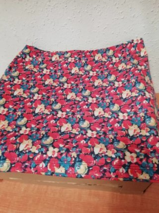 Falda Stradivarius floral