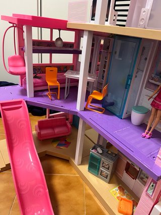 Casa Barbie con Barbie de regalo. No hago envios