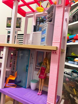Casa Barbie con Barbie de regalo. No hago envios