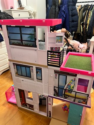 Casa Barbie con Barbie de regalo. No hago envios