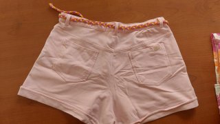 Bermuda jeans bianchi con sfumatura rosa