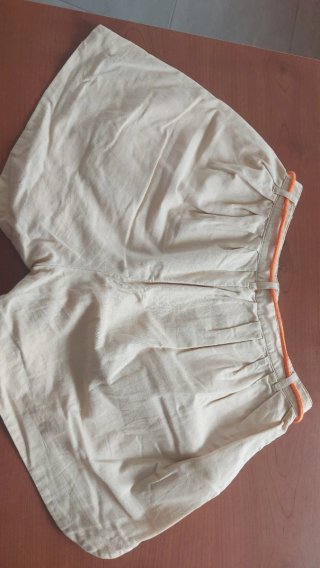 Bermuda jeans bianchi con sfumatura rosa