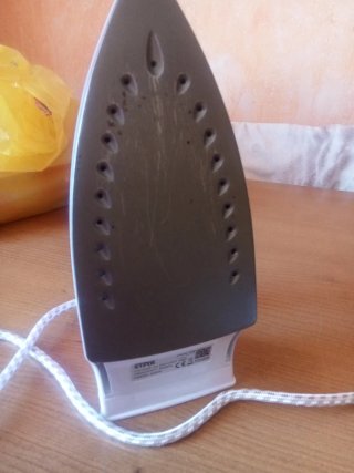 Plancha de ropa mediana