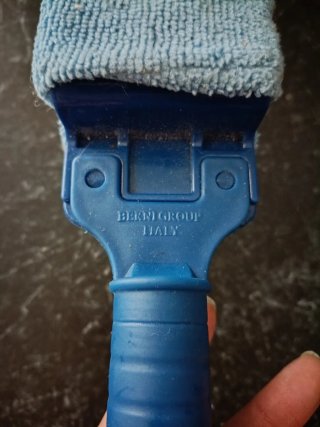 Spazzola pulizia blu con panno