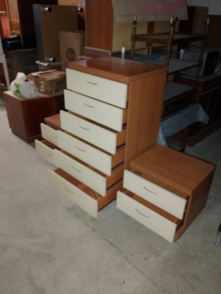 Cómoda y mesita de noche madera y crema