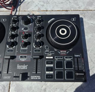 Controlador DJ Hercules DJControl Inpulse 200