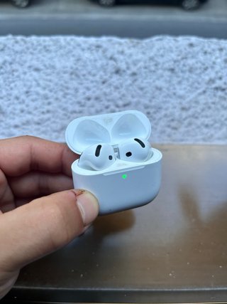Airpods 4 Apple blancos con poco uso