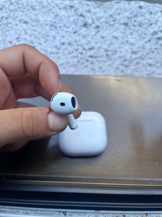 Airpods 4 Apple blancos con poco uso