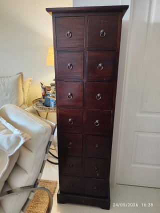 Cajonera in teak con 14 cassetti