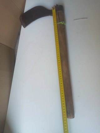 Hacha destral antigua de mano con mango de madera