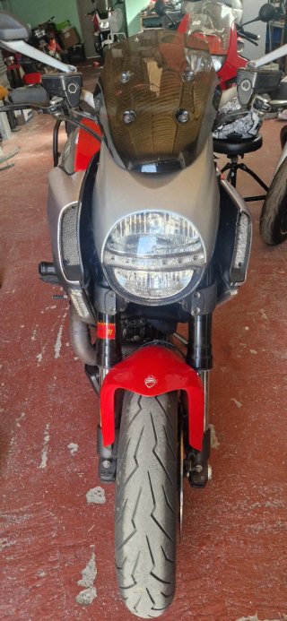 Ducati Diavel 1200 Roja y Plateada
