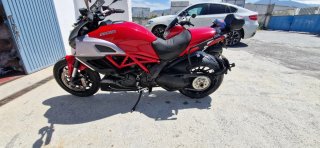 Ducati Diavel 1200 Roja y Plateada