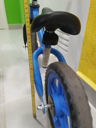 Bicicleta de equilibrio infantil azul
