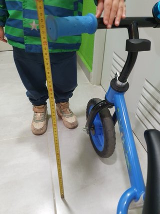 Bicicleta de equilibrio infantil azul