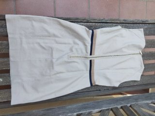 Vestido beige con detalle cintura